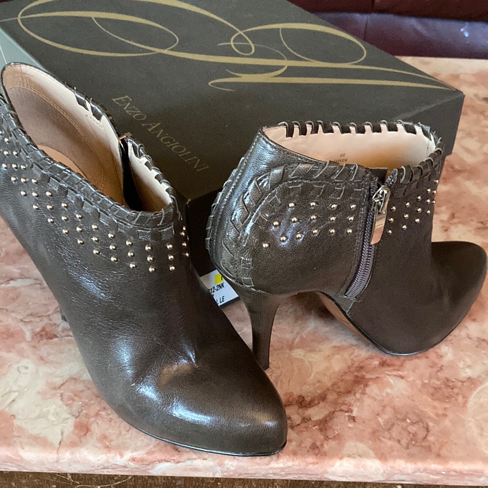 Gorgeous Enzo Angiolini Eayasim booties in box